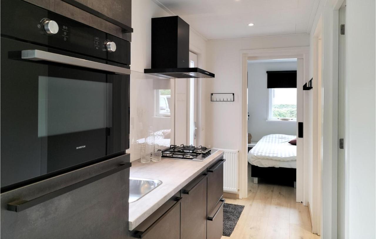 2 Bedroom Awesome Home In Heinkenszand Extérieur photo